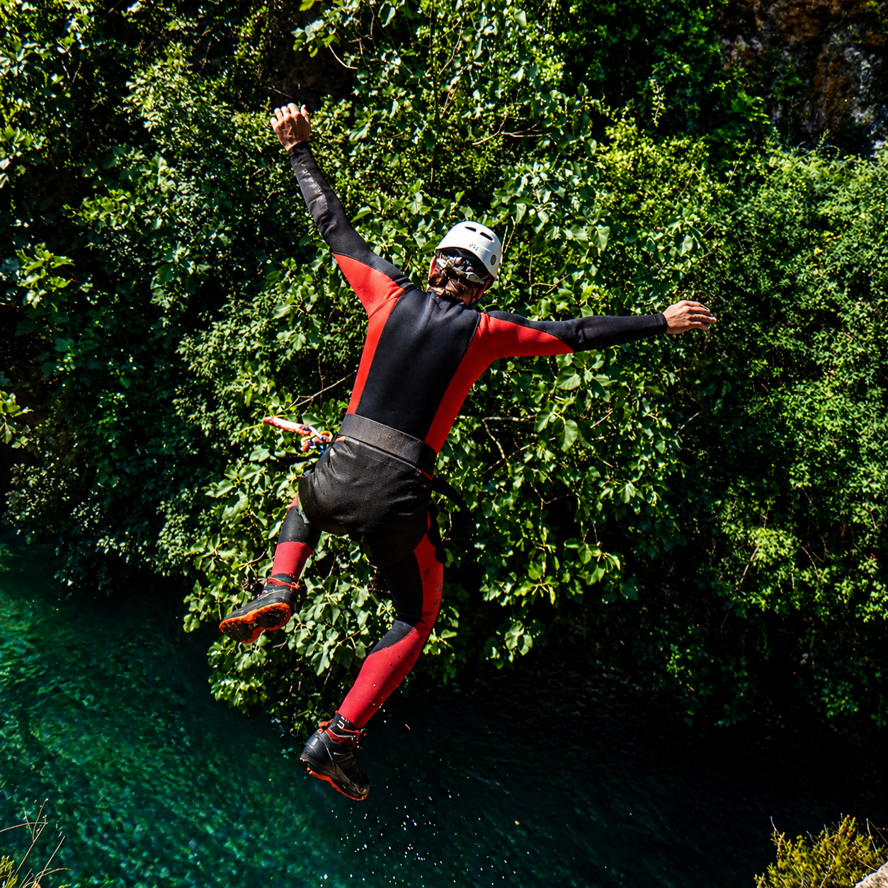 Salto a poza en el Gorgo de la Escalera