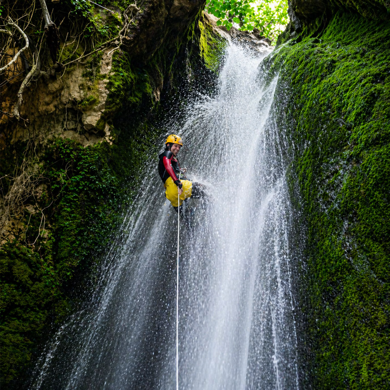 Cascada con musgo en Millares