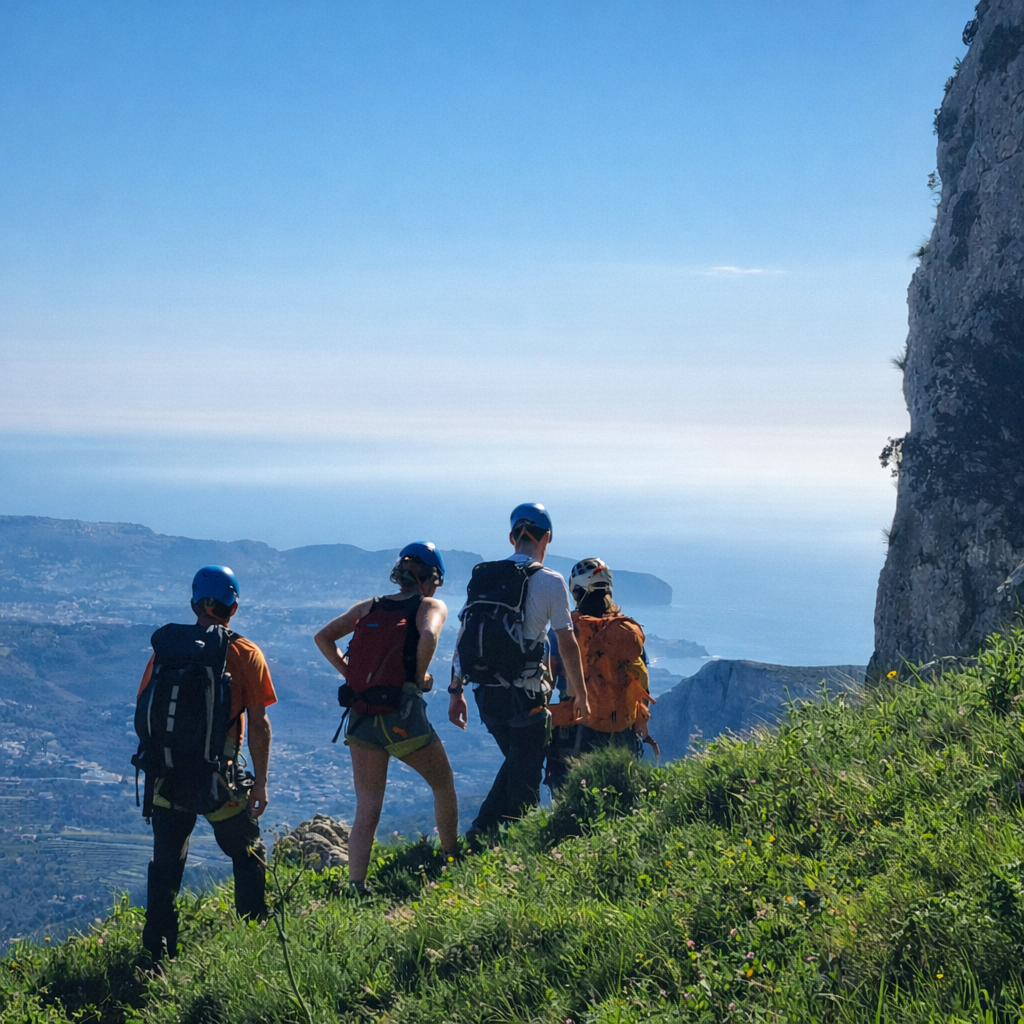 Equipo progresando por la Cresta de Bernia Equipo progresando por la Cresta de Bernia