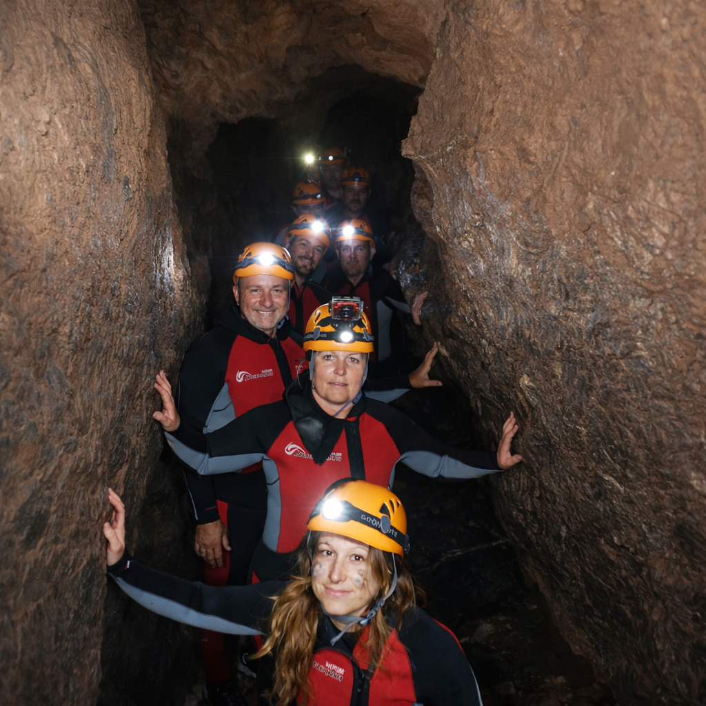 Galería estrecha en cueva acuática