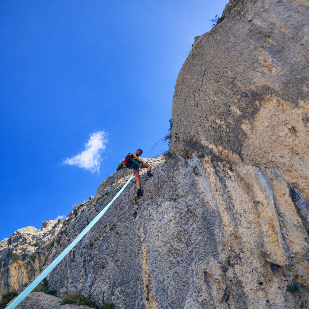 Rápel en la Cresta de Bernia Rápel en la Cresta de Bernia