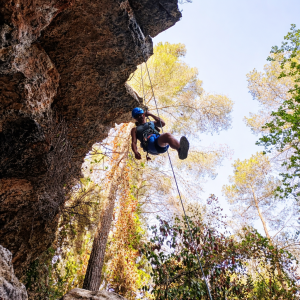 Rápel en la Vía Ferrata de Quesa – Aventura vertical en Valencia