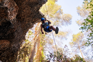Rápel en la Vía Ferrata de Quesa – Aventura vertical en Valencia