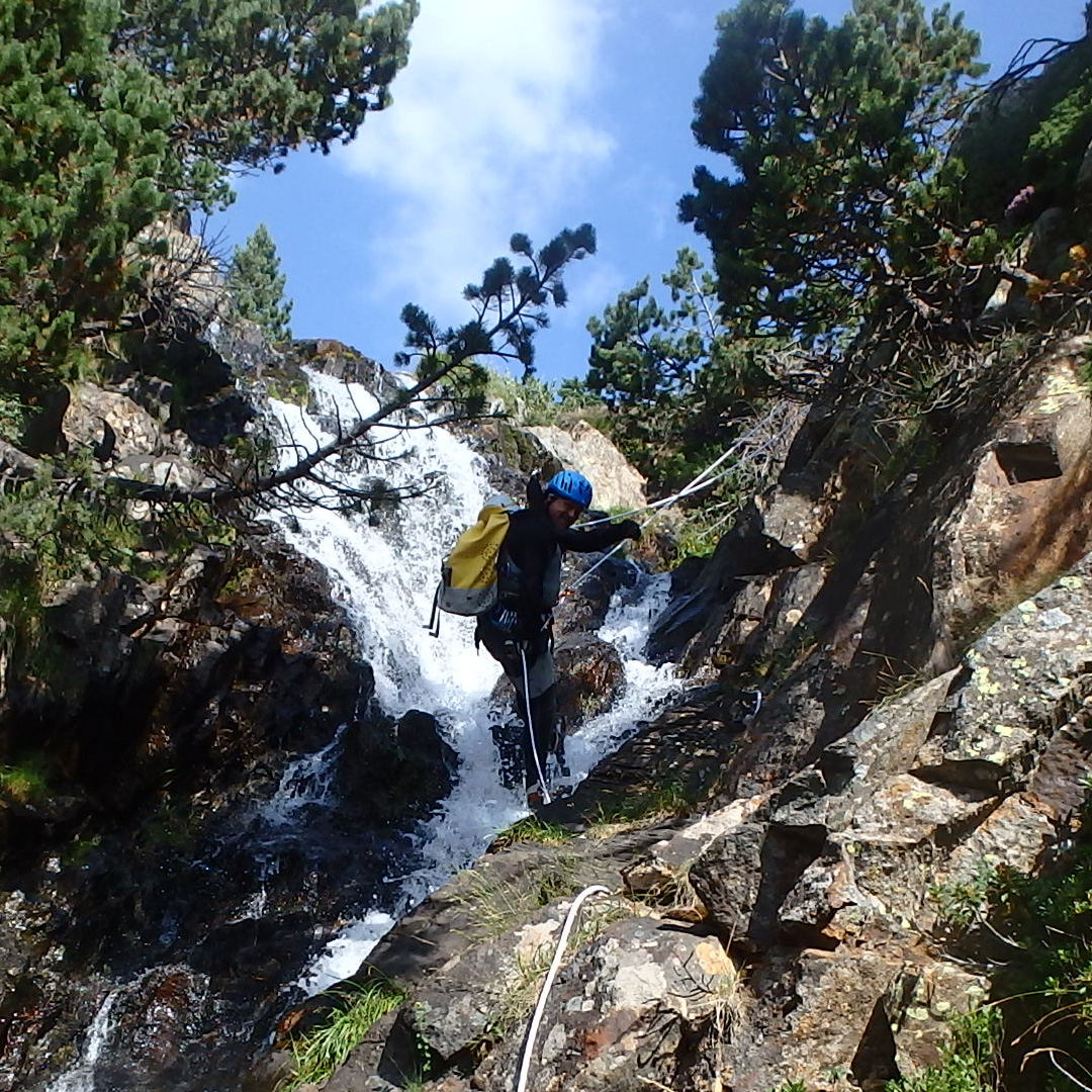 PIRINEOS TRONKOS Y BARRANCOS PIRINEOS TRONKOS Y BARRANCOS