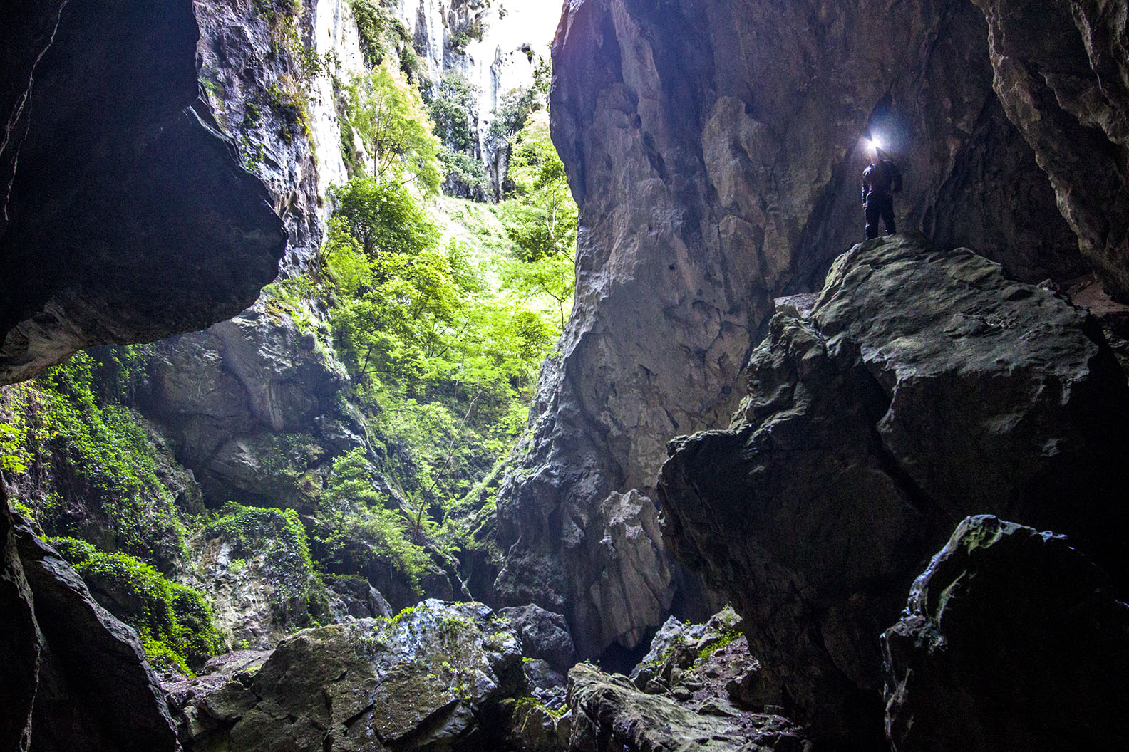 Aventuras por los Picos de Europa de Asturias con Tronkos y Barrancos Aventuras por los Picos de Europa de Asturias con Tronkos y Barrancos