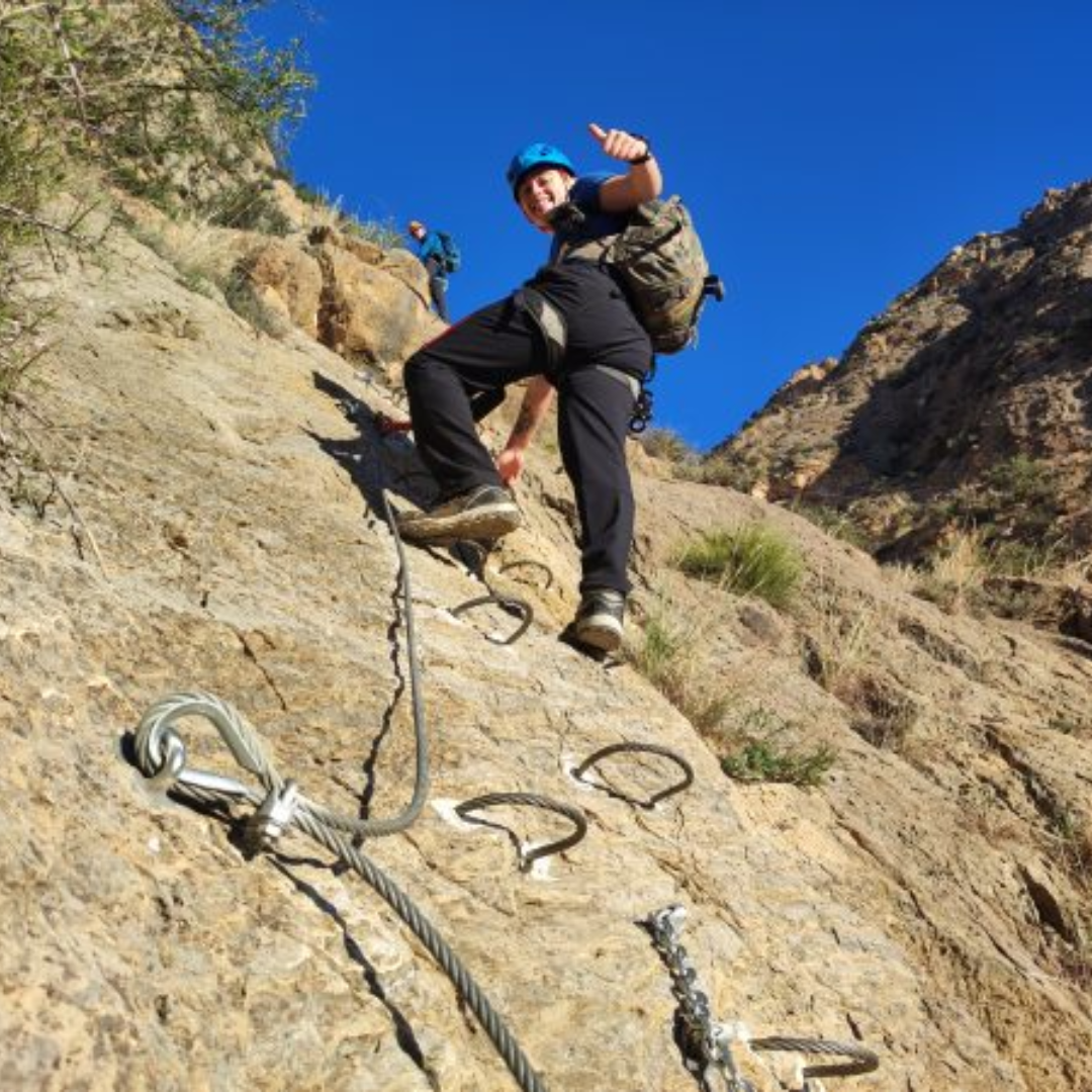 Progresión vertical en la vía ferrata de Callosa