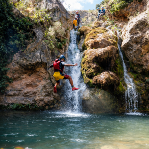 Barranquismo en Teruel – salto en el barranco Amanaderos