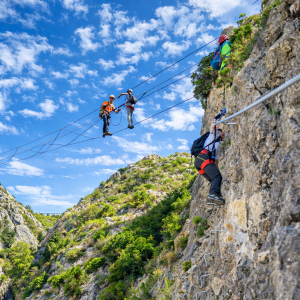 Escalera y puente en la vía ferrata de les Raboses Escalera y puente en la vía ferrata de les Raboses